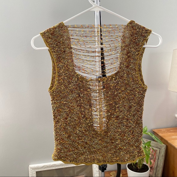 Beautiful earth tone sleeveless top. - Picture 3 of 5